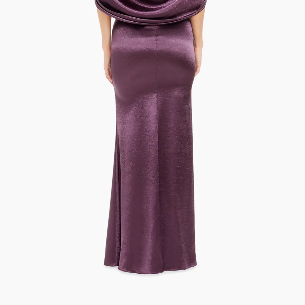 Satin gown - Picture 5 of 6